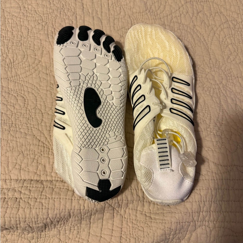 Minimalist Five-Toe Athletic Shoes in White and Black